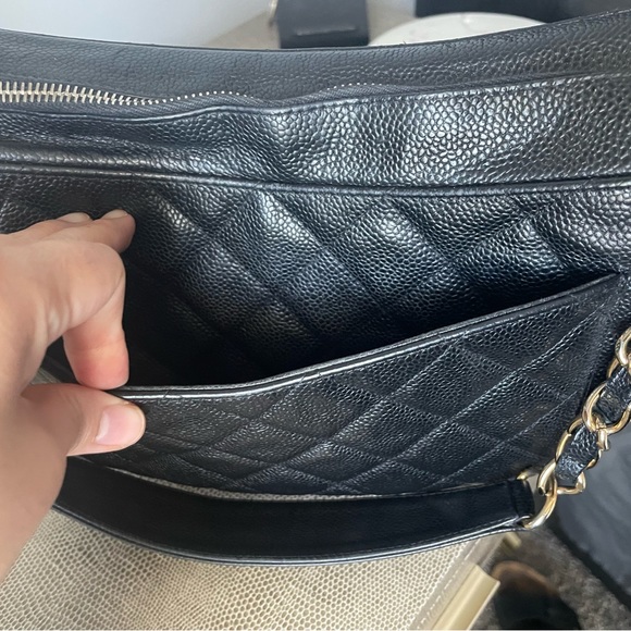 Authentic!!!!Chanel 2004/2005 caviar timeless shoulder bag. Authentic - Picture 7 of 16